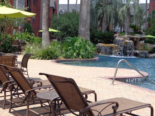 MirageTX's tweet image. Headed to the Mirage pool? Keep these safety tips in mind! bit.ly/1SbN989