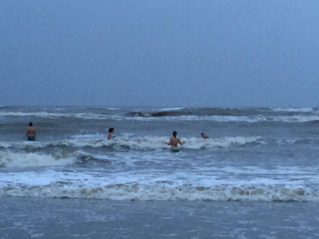 LaunchRib's tweet image. Ipv roeitraining mochten we helaas niet suppen, dan maar zwemmen....😳@masrova in Zandvoort💥