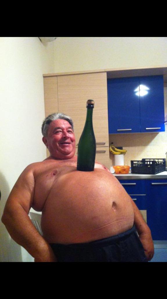 Milosh_Sikorski's tweet photo. .@Bum5446 I just found this on the Twitter: #ThinkingOfYou #BumTable http://t.co/IyXmArjB6Y