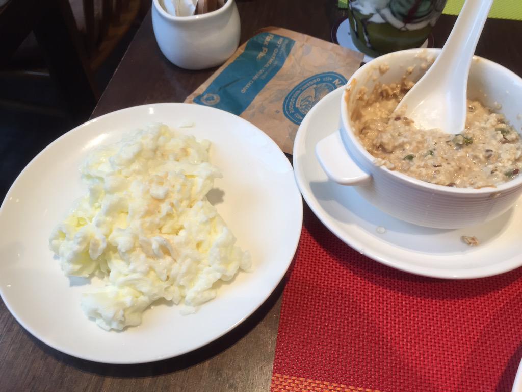 JamiJCrist's tweet image. Day 3 in Beijing. My own @NaturesPath oats and got some egg whites here. #hellobeijing #bmoretoned