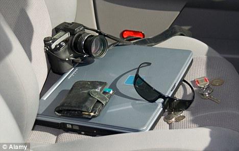 SDeltaGlass's tweet photo. Keep valuable items out of sight when you park, make your car a less attractive target: http://t.co/TDW5Ou2TZZ http://t.co/jBvwEXfhU4