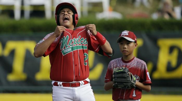 lopezdoriga's tweet image. La imagen vale la pena. Con qué pasión este joven pone en alto el nombre de México bit.ly/1PxgiZ7