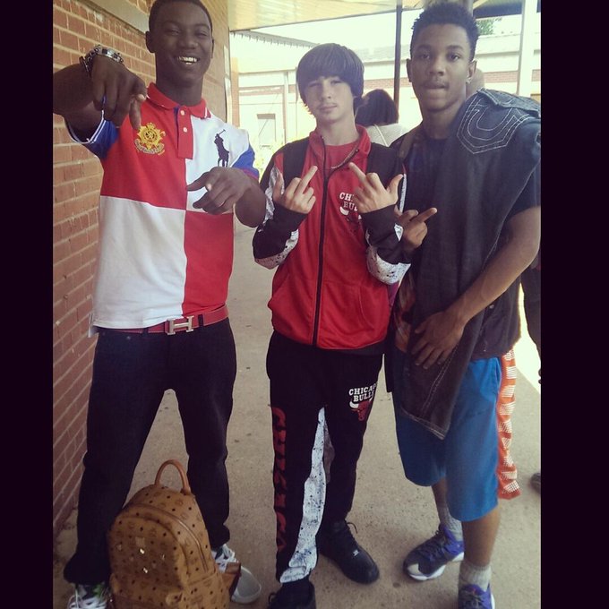 We all got 10 toes shiid call us 30 gang  💯👿⛽🔫💵 http://t.co/V2SmyC0liv<a href="/tag/nofilter"class="tags"><span>#nofilter</span></a>