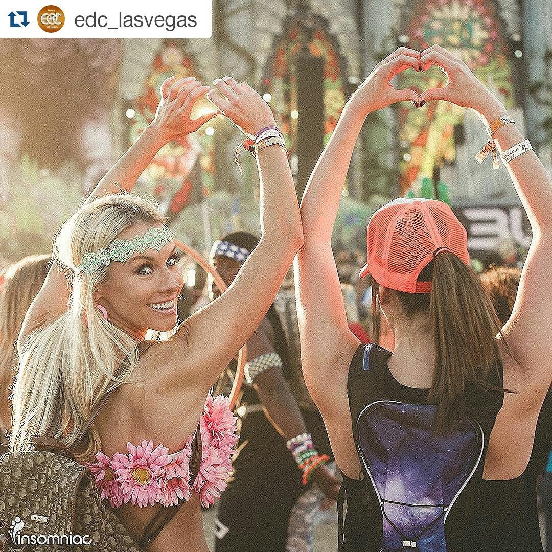 Rave_Packs's tweet photo. Huge thanks to @InsomniacEvents for sharing RavePacks on @EDC_LasVegas! Use code "EDC" at checkout and rave safely! http://t.co/ycoFKoWRVa