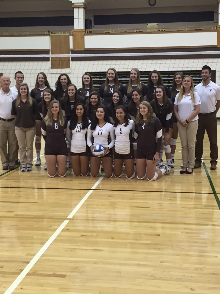 LehighVBall's tweet photo. Team picture day before today's Brown and White match! http://t.co/CsvYo9qt0I