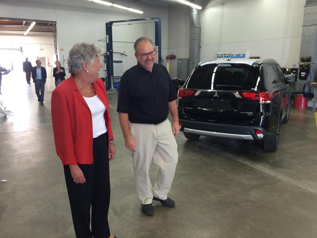 portofhueneme's tweet photo. Congresswoman Julia Brownley visits with Mike Wallace of Vehicle Services of America a WWL Logistics subsidiary http://t.co/3IA0KPP0bV
