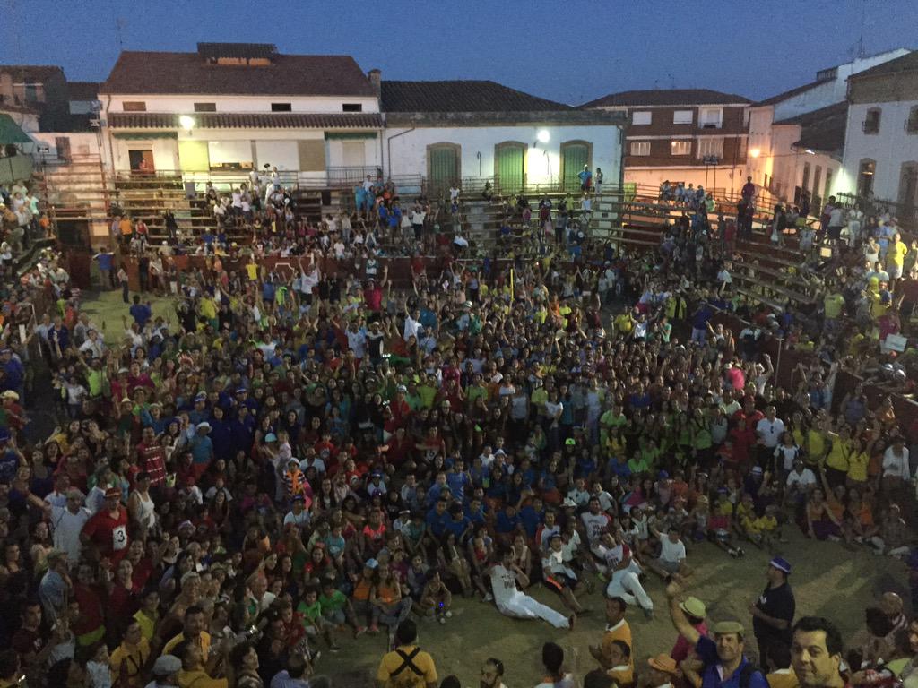 javizgz's tweet photo. Gracias, gracias y mil gracias. Un placer volver a Lumbrales y vivir este ambientazo. #GranPrixLumbrales http://t.co/CkaU2aGWtZ