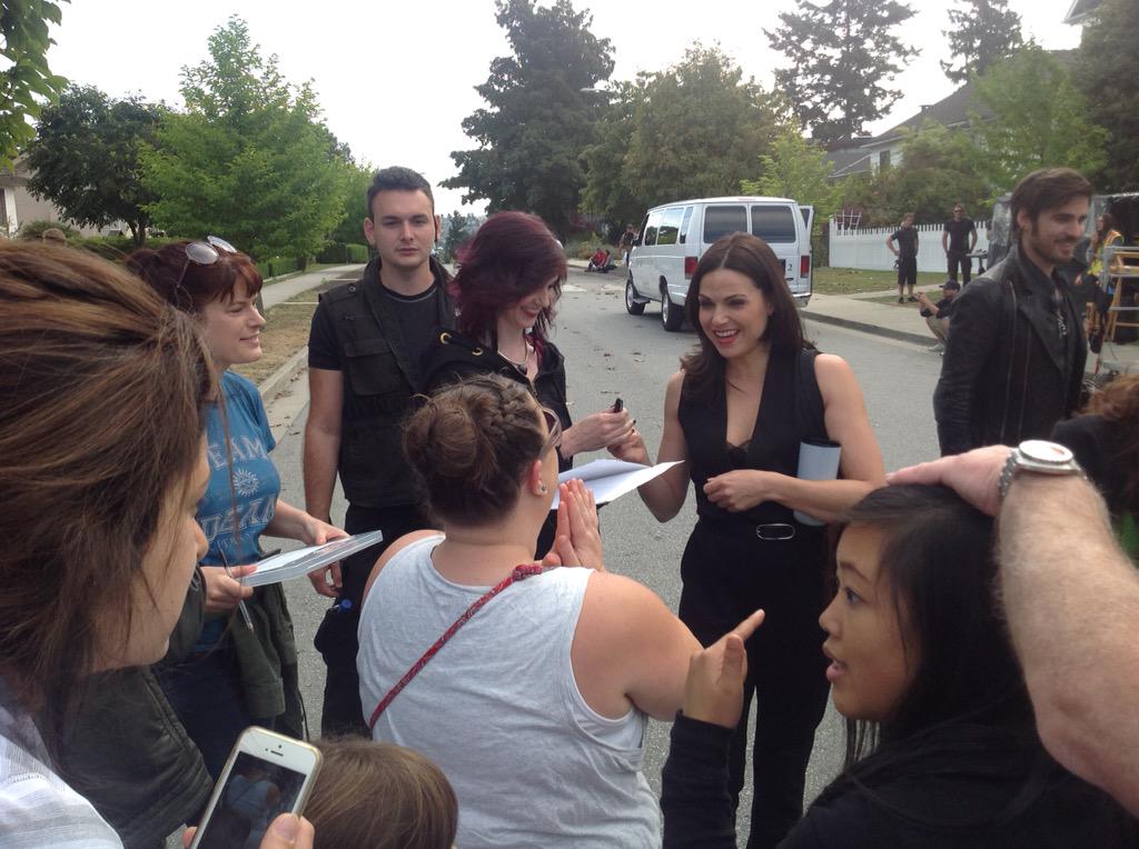 spnbunnies's tweet photo. @yvrshoots #ouat #yvrshoots filming in Burnaby today. everyone was really nice and came over for pics and to say hi http://t.co/s40UqA5qaa