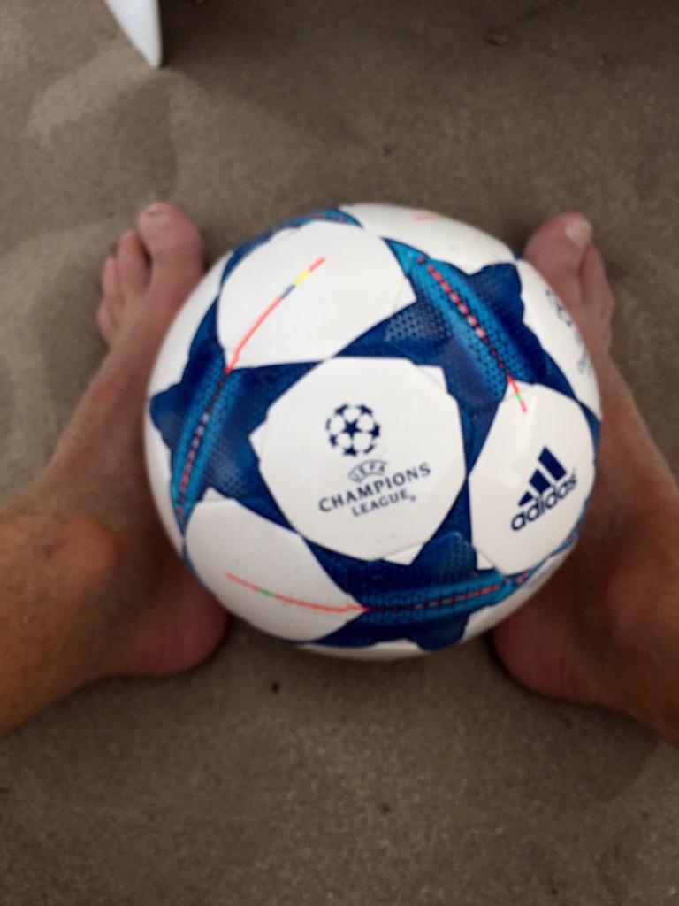 MustafiOfficial's tweet image. 🔙🔛🔝 Valencia... Mestalla, Playa y Champions... No quiero mas... Vamossssss👌🏽💪🏽⚽️ #sm5