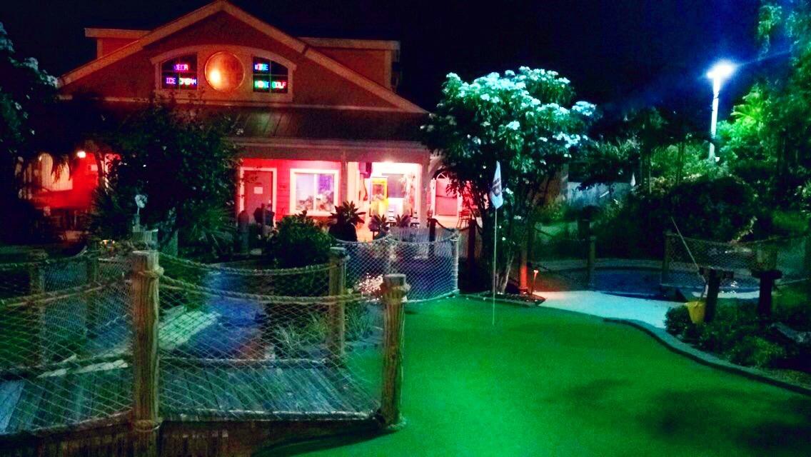 DelrayBeachLife's tweet photo. @PuttnAround Get your mini golf game face on! http://t.co/oT4OjsFBJc #golf #fun 
#datenight #delraybeach #delray http://t.co/EYfKeCkkSe