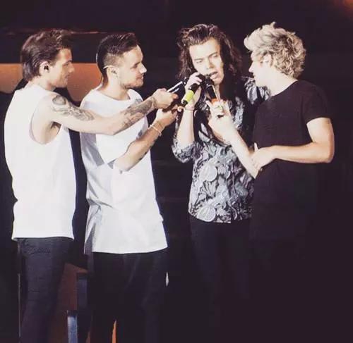 semariegomezz's tweet photo. Directioner olmadigim halde o kadar tivit attım degerimi blin bu sondu inş siz kazanırsiniz #MTVHottest One Direction http://t.co/CIPSUyI4yf