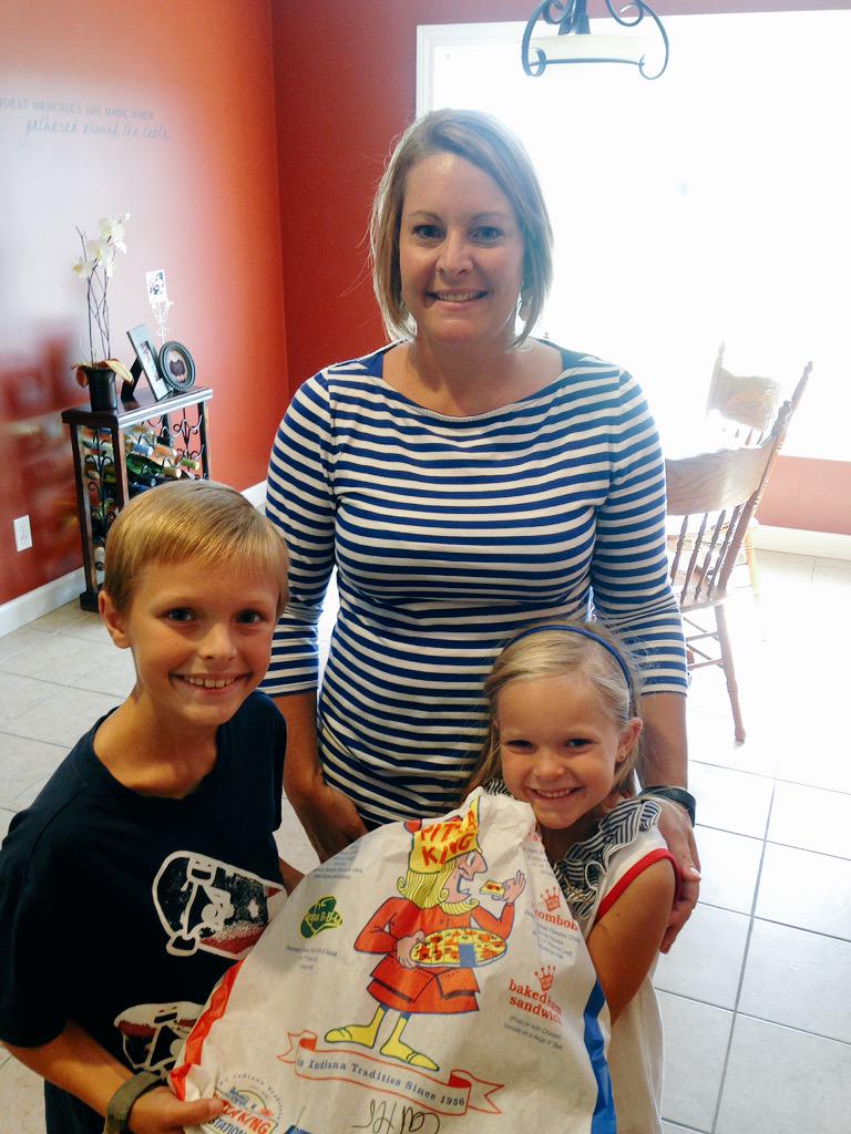 scarter40's tweet photo. Remember to head to Mulberry or Colfax Pizza King to support the CP Foundation. #keepyourkitchenclean #pizzaplease http://t.co/DfZ4HjDxp5