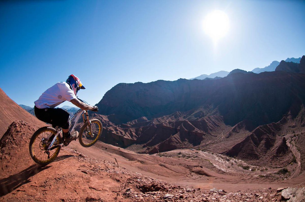 The best #mountainbiking film ever made? We think so... #mtb #downhill ow.ly/Q1vi0