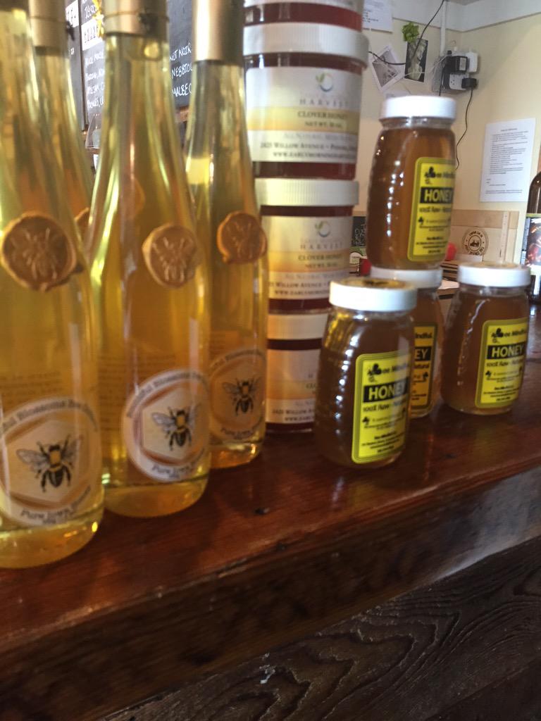 All new badass Iowa honey! Come and get it! Thanks <a href="/FrmTbleDelivery/">FarmTable Delivery</a> for bringing it to us.