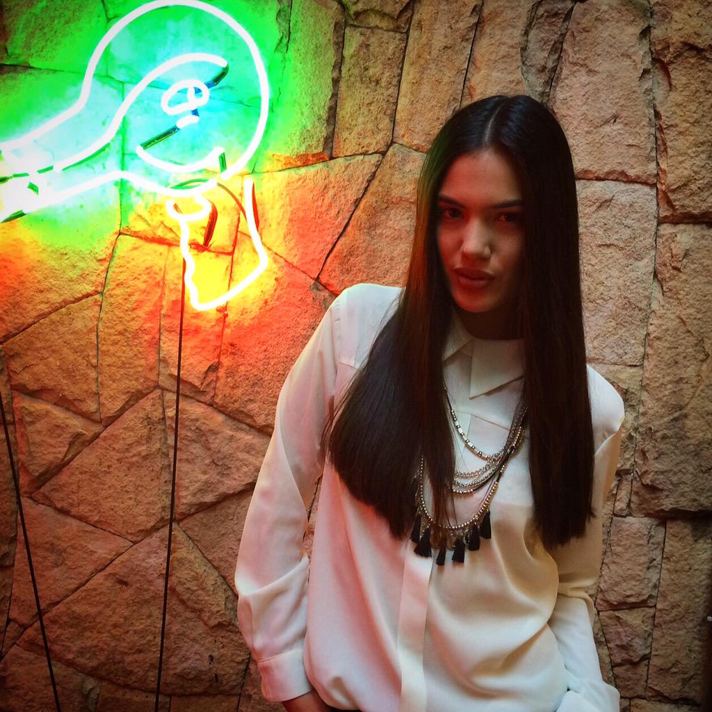 rohopeluqueria's tweet photo. Camila fick @camilafick paso por #rohocaballito a cortarse!👈🏻👈🏻 #corteroho #actitudroho #estiloroho http://t.co/7stAoZQ2fU