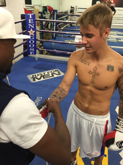 starzjbieber's tweet image. @biebersmaniabr Vote4BIEBERNow #MTVHottest Justin Bieber