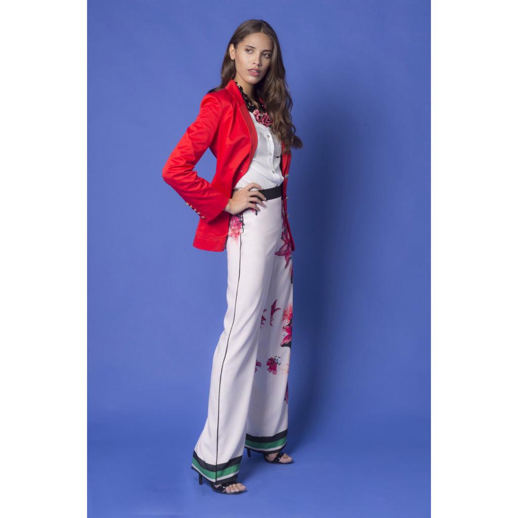 #summer #modernclassics #readytowear #fashionflowers #enjoy #nowinstore
#calandra