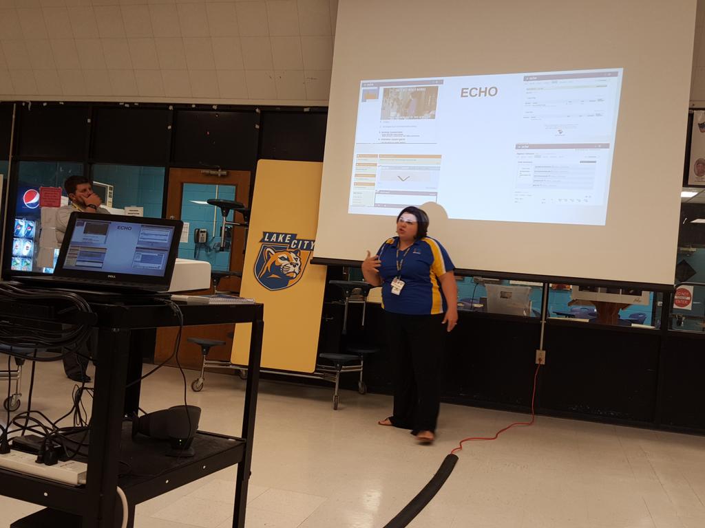 PantherNewTech's tweet image. Mrs. Atkinson explains ECHO to our parents at 9th grade orientation.