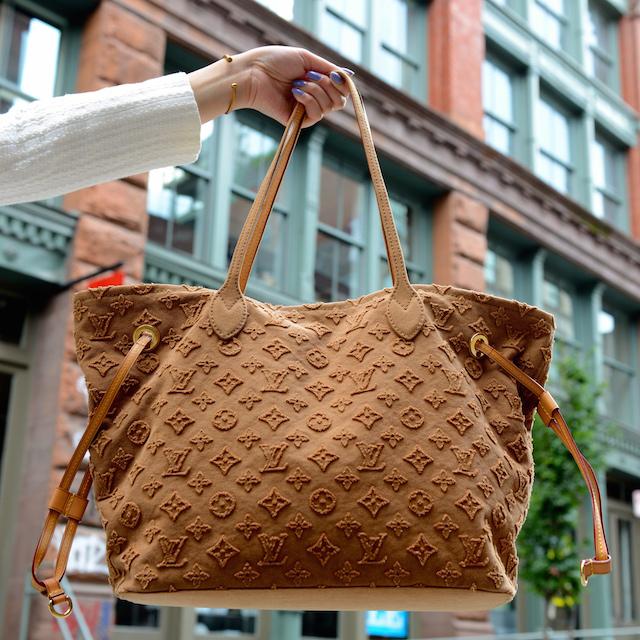 WGACANY's tweet photo. "i could give up shopping, but i'm not a quitter." 😉 👛 💞 #amensister #louisvuitton #rare #monostone #neverfull #bag http://t.co/hrD5mPF2r2