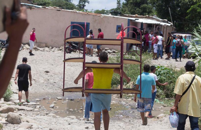 AnonymissNegra's tweet image. [VIDEO] Situacion En La Frotera ColomboVenezolana (Testimonios Parte1) youtu.be/Yg_l4HSang8   @VenezuelaAnons