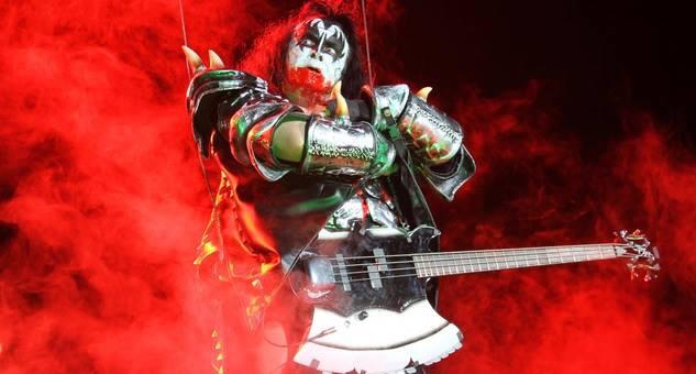 Happy 66th Birthday to the \"God of Thunder\" & rock n roll : Gene Simmons! 