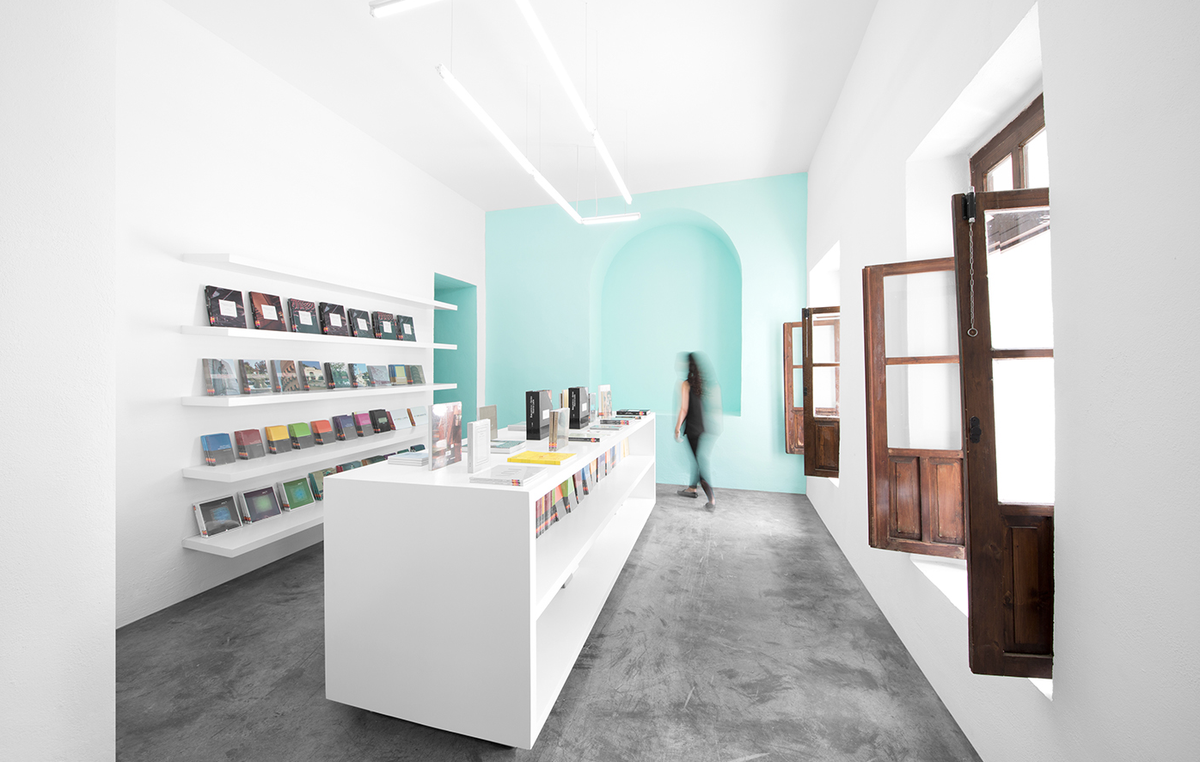 GremioDiseno's tweet photo. Mira la librería de Conarte diseñada por @anagramastudio y te darán ganas de leer otra vez http://t.co/lkHC1WLDZt http://t.co/DChF7Pxljh