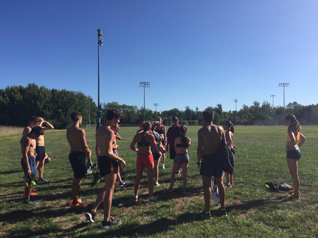 Jet_i_trix's tweet photo. @SIU_TrackXC Coach Beauchem speaks as Men's &amp; Women's finish their 1st workout of the season. #SIUXC http://t.co/rvDuhzhsw5