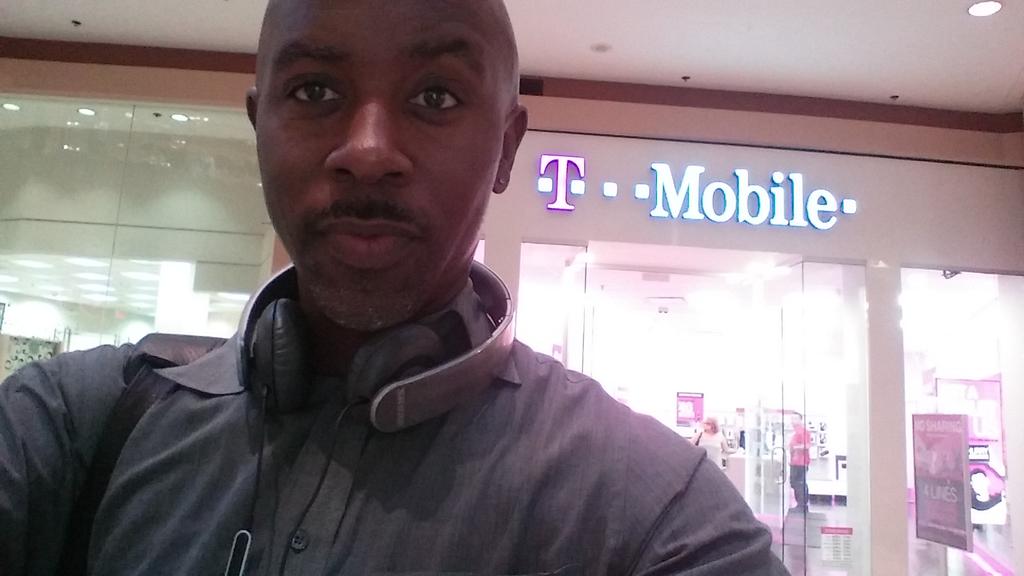 TinyStic's tweet photo. Met T-Mobile in NYC. Tinystic coming to retail in NYC soon. http://t.co/gztnSLXKNH