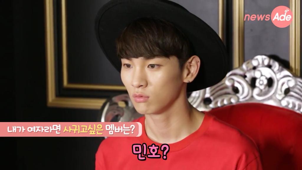 mijikui's tweet photo. Q: Member I'd date if I were a girl?
K: Minho?
MH: No one
JH: Onew
TM: Me!
ON: Jonghyun? http://t.co/W6inZBeOL7