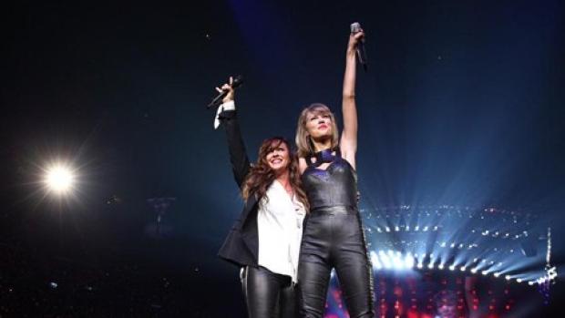 CBCNews's tweet photo. Taylor Swift, Alanis Morissette rock 'You Oughta Know' http://t.co/wL8acUCMgL http://t.co/6ySE9hU6IU