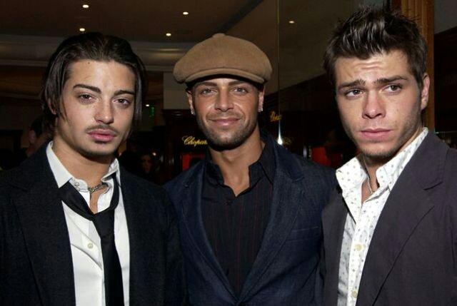 albritton_leisa's tweet photo. FOLLOW these amazing,awesome,talented,handsome guys @joeylawrence @_mattwlawrence @AndyJLawrence  the sweetest ever!! http://t.co/KFbCO10e2I
