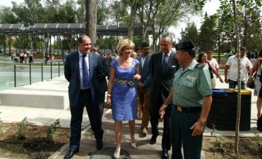 mbego73's tweet photo. La trama Púnica coaccionó a los huérfanos dela Guardia Civil http://t.co/k3dM3jhmi6 #Socialife http://t.co/LQJALDFf6e http://t.co/FInxx9gJOu