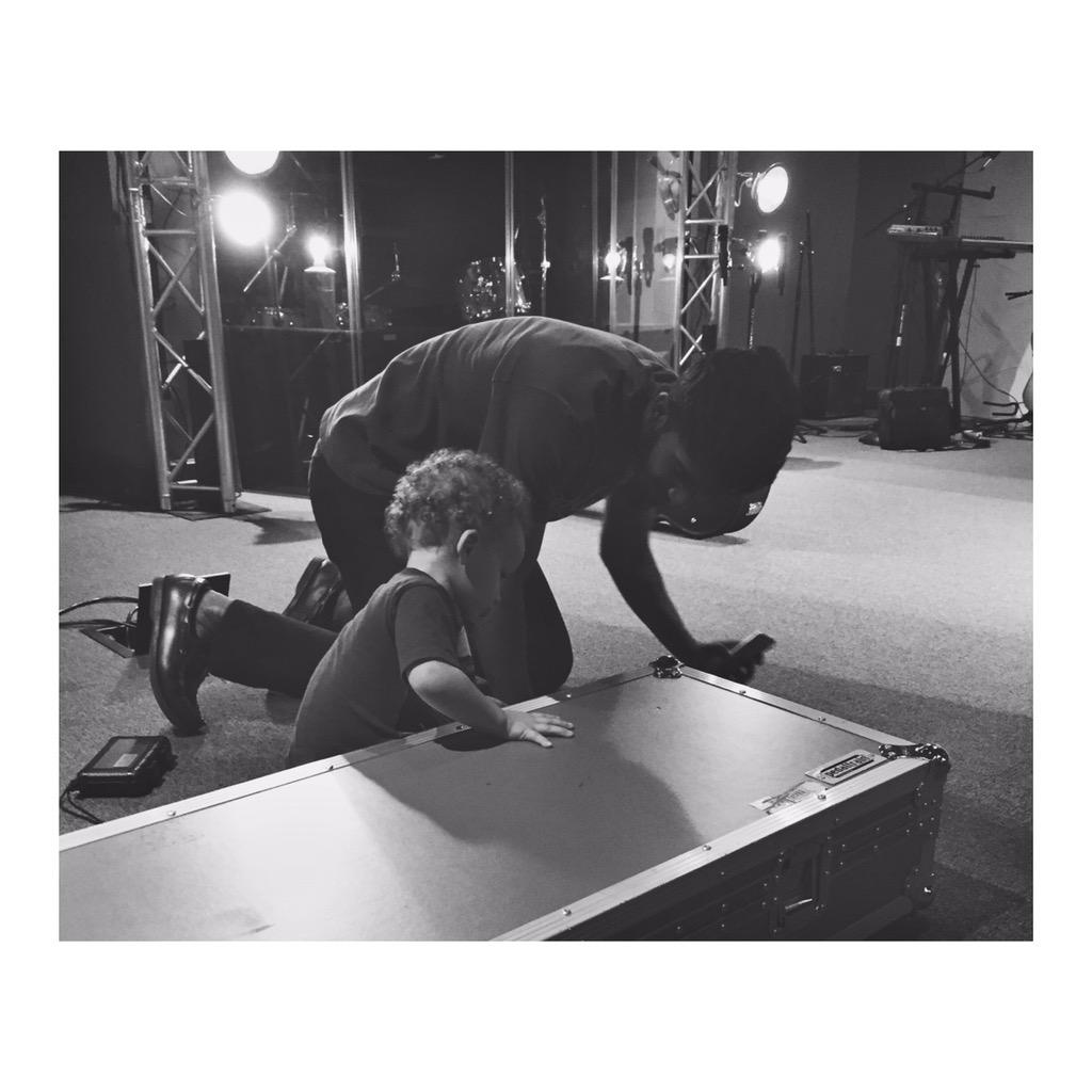 taurenwells's tweet image. Kanaan Crucial learning how to pack gear with Joshua George!  #servantfirst