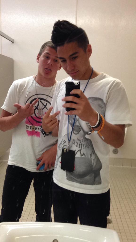 yoloboy300000's tweet photo. night #RIPJayce http://t.co/ycyvePa3sX