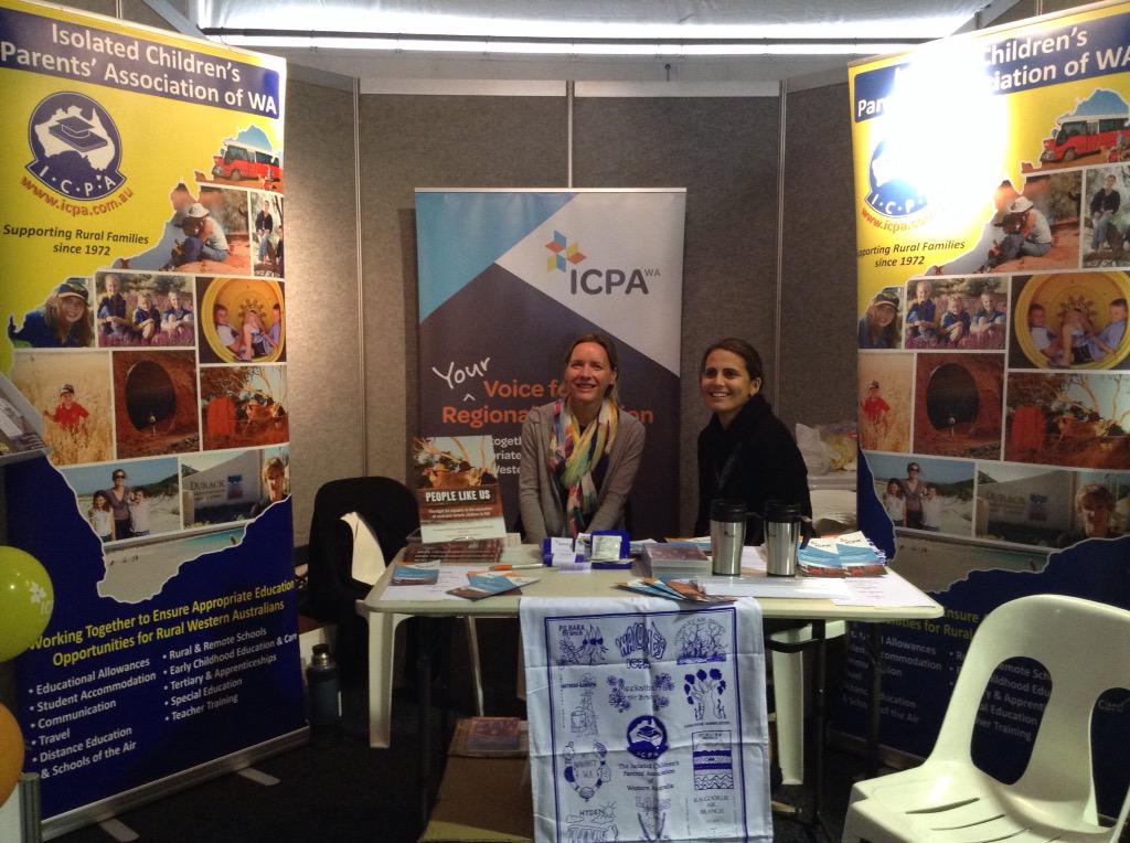 biancalee72's tweet photo. #icpa WA spreading the word a #dowerinfieldday http://t.co/E1uvn0MyGD