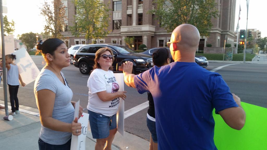 covida19st's tweet photo. #EnoughIsEnough #JUSTICEFORJASONALDERMAN
#BAKERSFIELDPOLICE
#NOJUSTICENOPEACE
@meiselasb @markgeragos http://t.co/iaTsnH6rY7