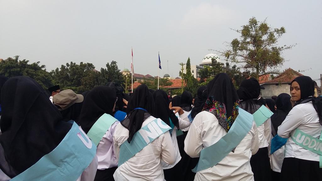 fifialbantawi's tweet photo. Opening ceremony ..maba menyanyikan hymne uin @semauinjkt #BANWASPAK #OPAKUINJKT http://t.co/SffCHr9sNb