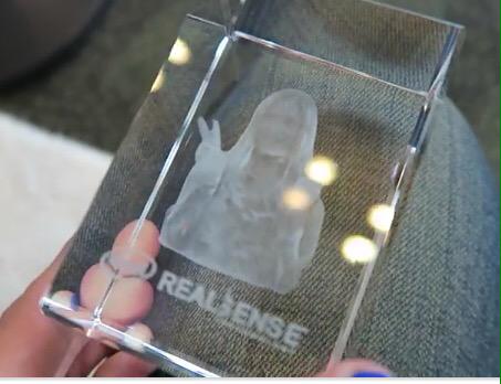 _AlexConsani_'s tweet photo. @ijustine @intel I want to win your face !!!! #realsense http://t.co/MkcWIjciWJ