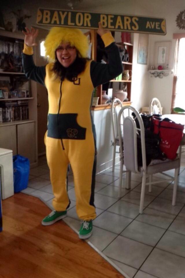baylor_kim's tweet photo. Cuz in my world everyday is a great day to fling your green and gold afar!!!! #BaylorProud http://t.co/fb2wlyH6GG