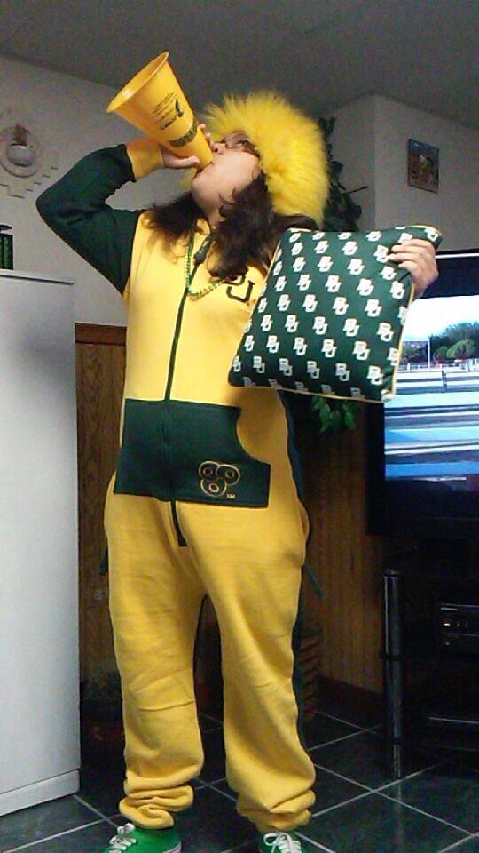 baylor_kim's tweet photo. Cuz in my world everyday is a great day to fling your green and gold afar!!!! #BaylorProud http://t.co/fb2wlyH6GG