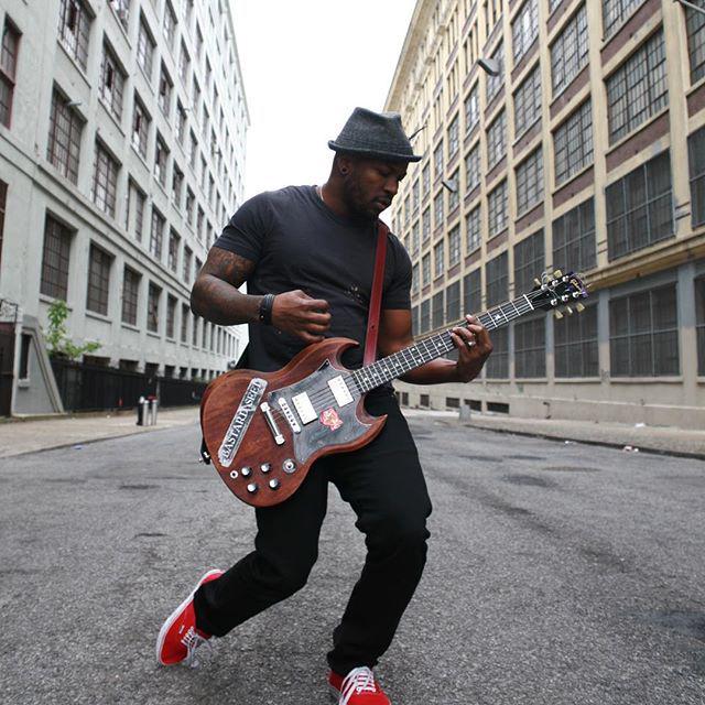 ume_drive's tweet photo. #ownyourshit #music #guitars #gibsonguitars #rockstar #rock #NYC #BROOKLYN #reggae #record… http://t.co/RSdbtxBbCk http://t.co/m3XeBqJV4e