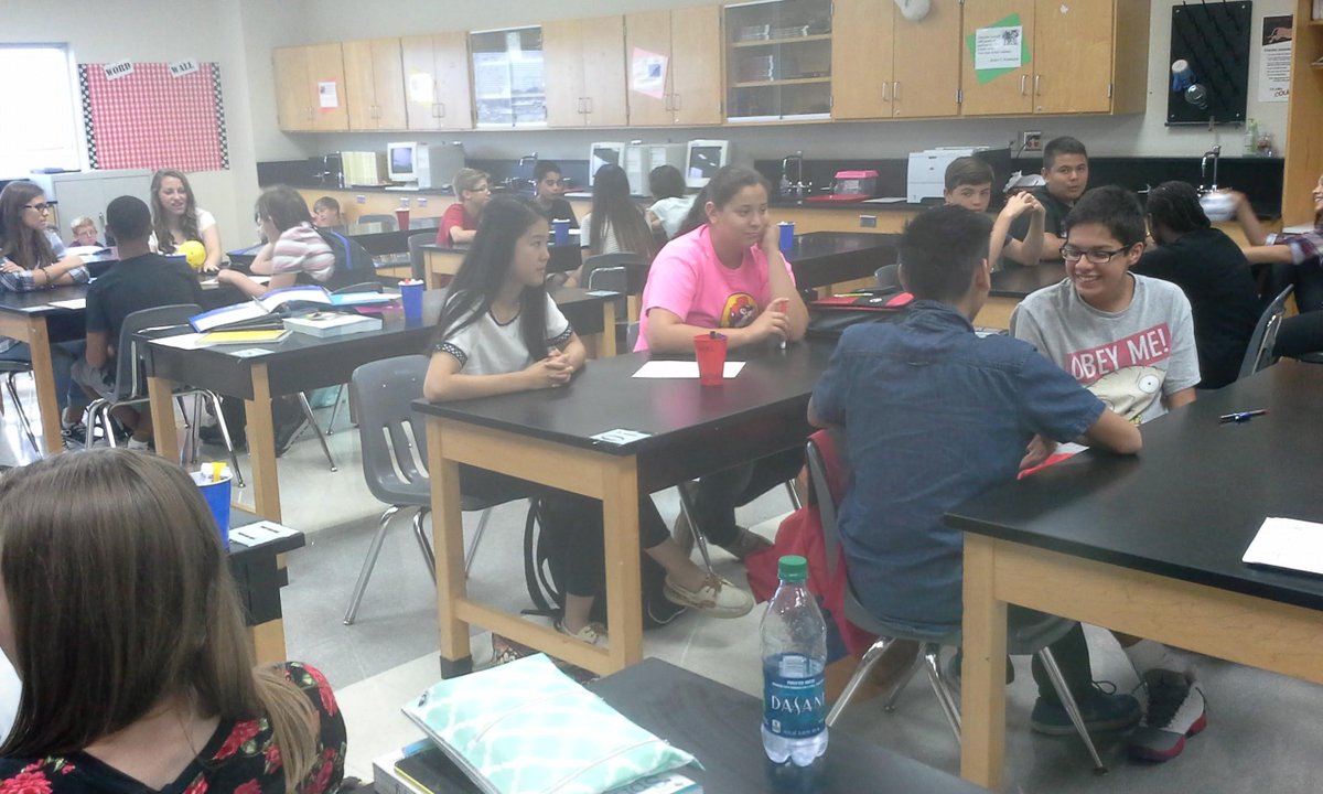 ReevesBiology's tweet photo. Getting to know our classmates better in @ReevesBiology on the #firstdayofschool http://t.co/onbIlstWuo