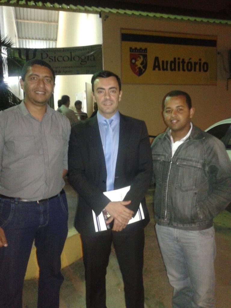 Fernandoxaxado's tweet photo. Juiz Dr. Alex Muniz Barreto, depois da belíssima palestra na Faculdade Maurício de Nassau. http://t.co/SBrzhqNYXf