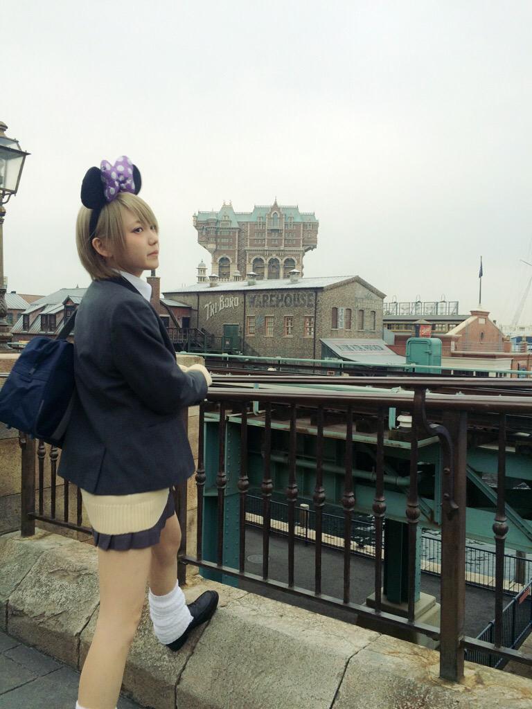 篠崎こころ Twitter પર おはよう 今日は本当はお休み頂けたから制服ディズニーのはずだったんだけれど生憎の雨 で見たいショー見れなそうだから中止に 前に妹といった写真で我慢中な篠崎です T Co Ogmyqcljvd Cheerz Http T Co Tvdud3vrp2