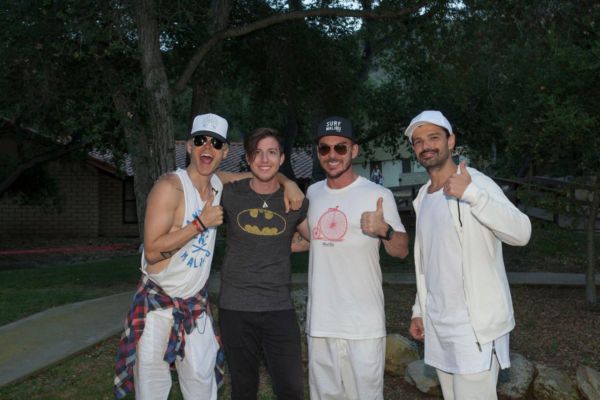 AndresAddiction's tweet photo. Church of Mars. @30SECONDSTOMARS @JaredLeto @tomofromearth @ShannonLeto @SummerCampMars http://t.co/D4nR2ufS1c
