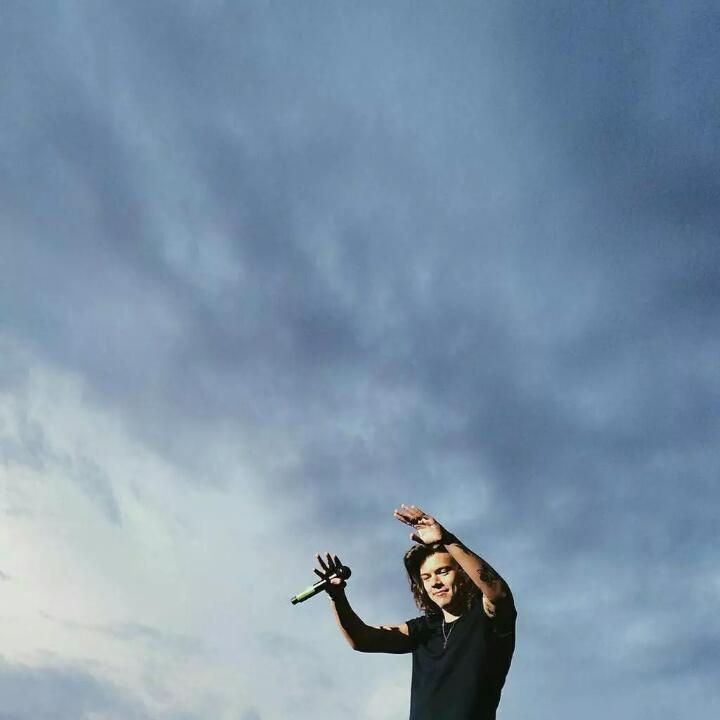 harrytalking's tweet photo. #MTVHottest One direction 🌍 http://t.co/f1eljkM61C