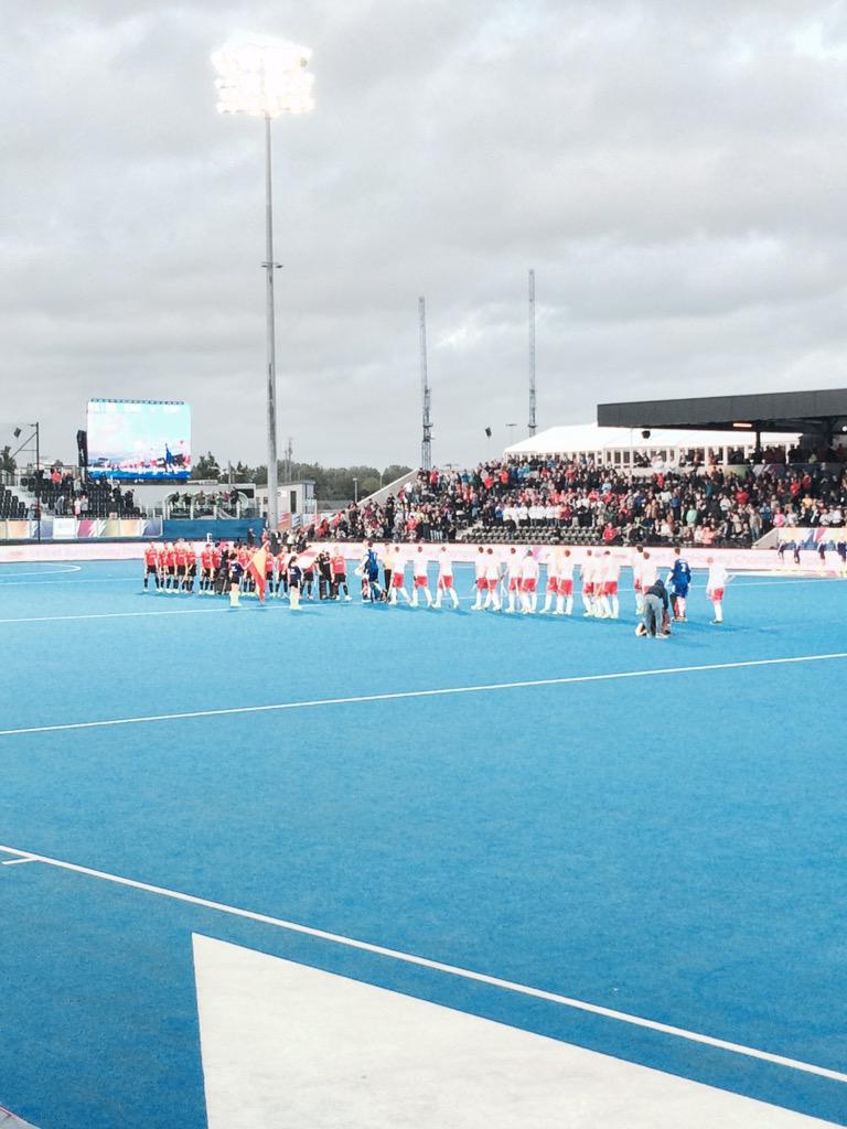 IceniWaters's tweet photo. Great way to end a great day! @EnglandHockey beating #spain 4-0! Thanks to everyone who came to see us yesterday! http://t.co/RygIkrSY0J