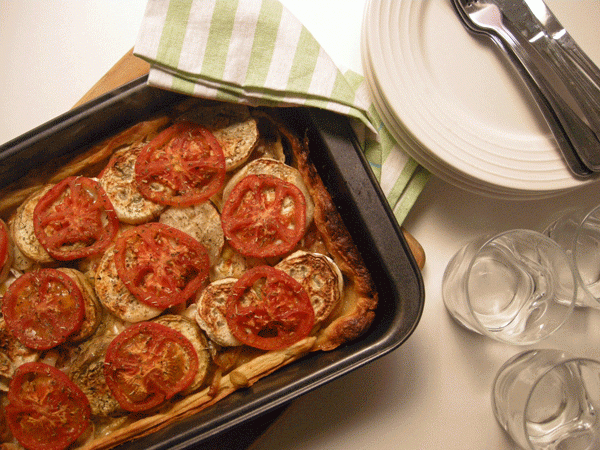 KitchenCmty's tweet photo. ¡Buenos días! Hoy tenemos una #receta irresistible: Pastel mediterráneo. By @tiaalia… http://t.co/msgkSGkYv6 http://t.co/fRKYLKnMqG