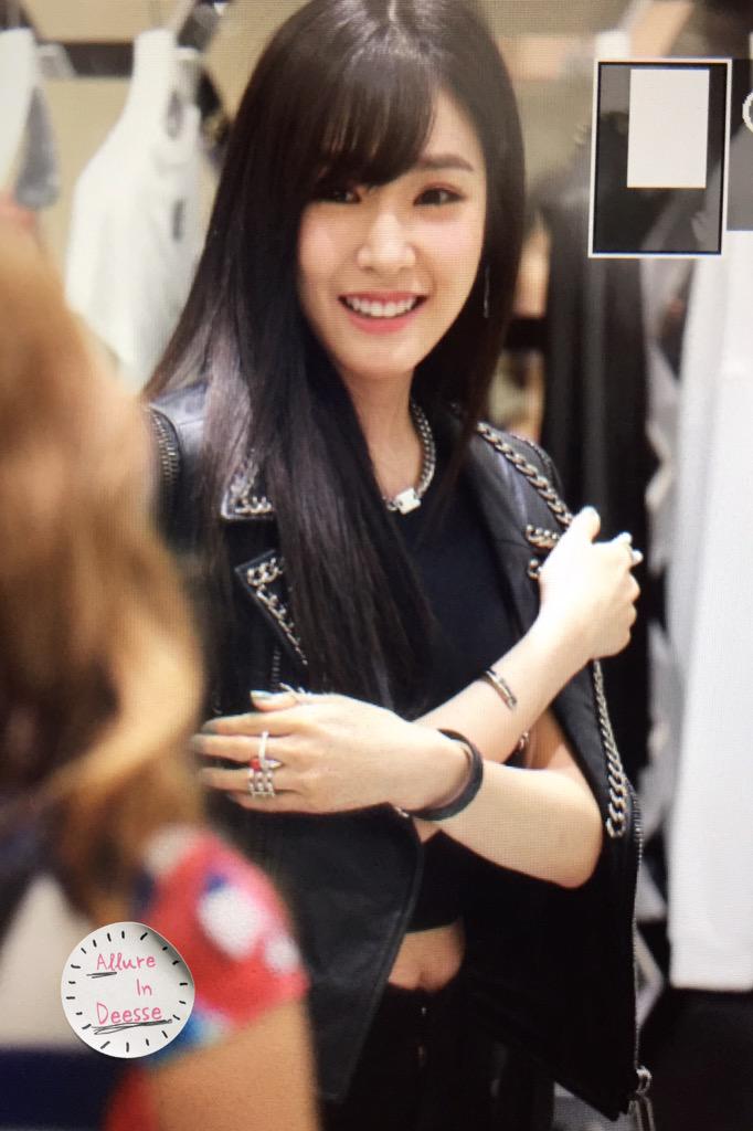 [PIC][26-08-2015]Tiffany tham dự sự kiện "PHILIP PLEIN" vào chiều nay CNUPbGkVAAALEw_