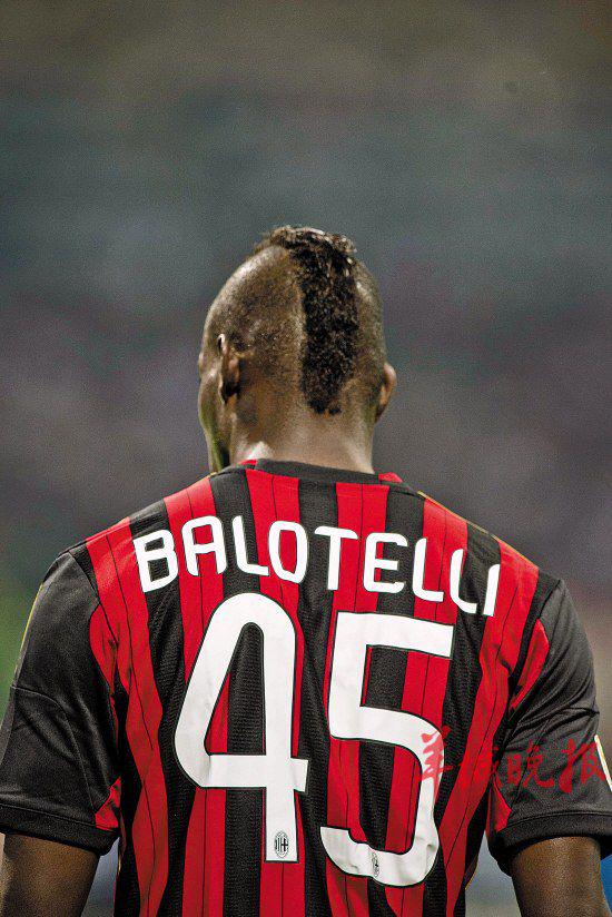FFproShop's tweet image. Mario Balotelli Barwuah wear jersey of AC Milan again leaving  Liverpool.
81url.com/662656